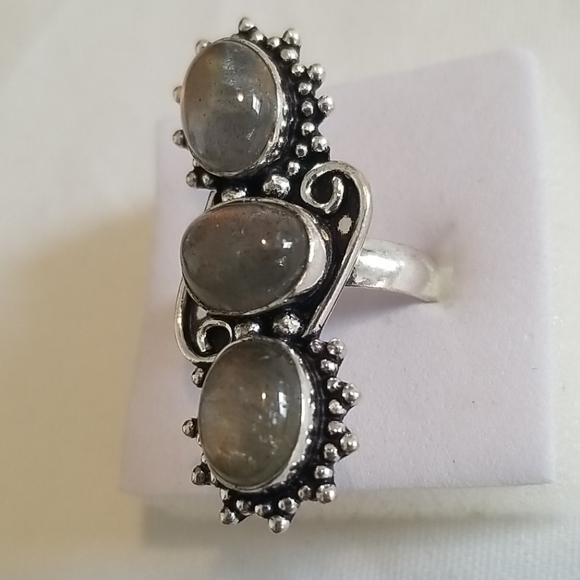 Vintage 3 stone Labradorite Silver Ring - Picture 3 of 7